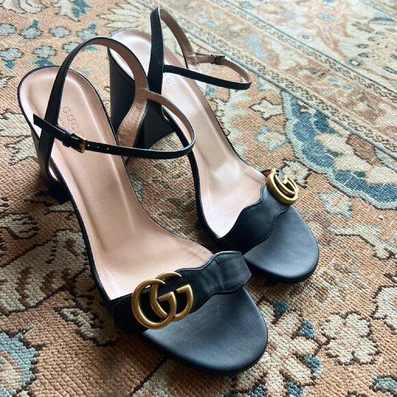 Gucci Black and Gold Leather Sandals with Logo - Picture 1 of 9